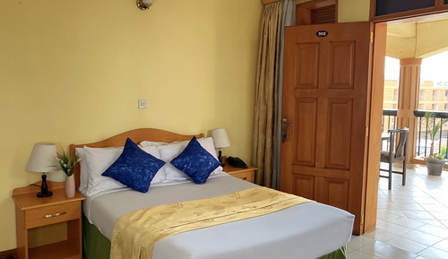 Habitación Confort doble, balcón, vistas al jardín