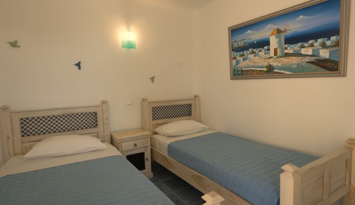 Habitación estándar con 1 cama doble o 2 individuales, no fumadores, vistas a la piscina