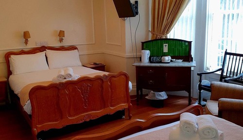 Habitación familiar con 1 cama doble o 2 individuales