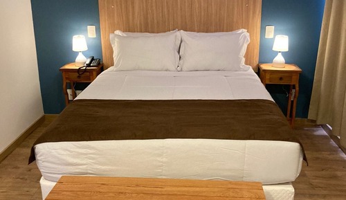 Habitación de luna de miel con 2 camas individuales, vistas a la montaña