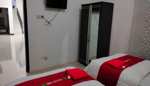 Habitación básica con 2 camas individuales