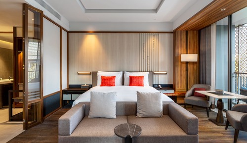 Executive Suite Pool View