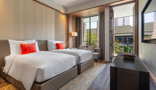 Deluxe Twin Pool View