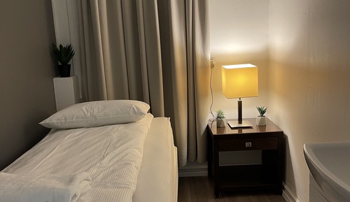 Basic Family Room (Shared Bathroom)