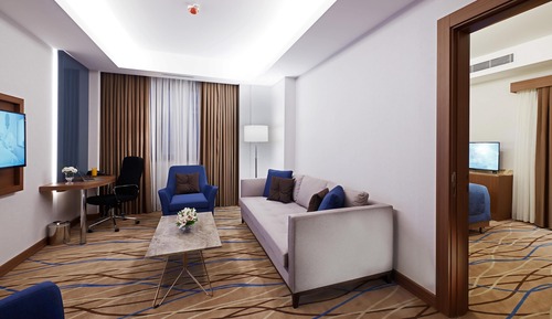 Corner Suit French Room