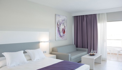 Habitación triple estándar, balcón