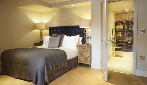 Habitación superior con 1 cama doble o 2 individuales (Wet Room)