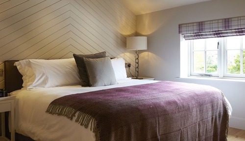 Habitación superior con 1 cama doble o 2 individuales, baño privado (with Bath)