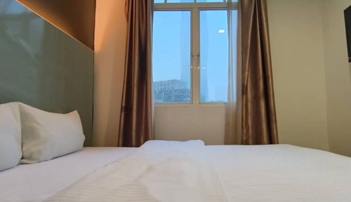 Deluxe Queen Room With Window