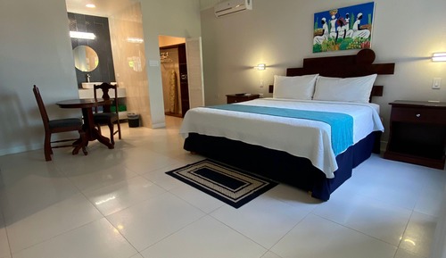 Estudio, 1 cama de matrimonio grande, cocina, junto a la playa