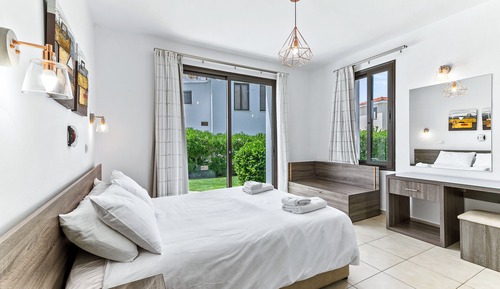 Villa familiar, 4 habitaciones, piscina privada, vistas al mar