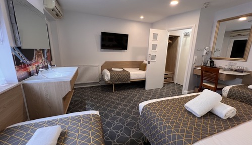 Habitación familiar (Basic Five Room, Shared Bathroom)