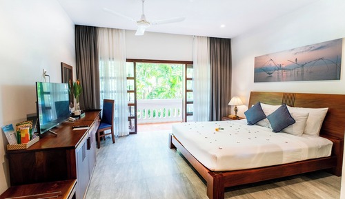 Habitación Deluxe con 1 cama doble o 2 individuales, vistas al jardín