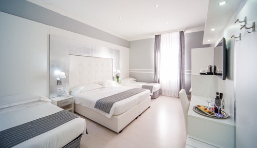 Habitación cuádruple Deluxe, vistas a la ciudad