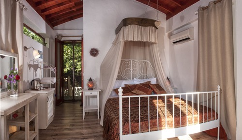 Honeymoon Stone House, Sea View