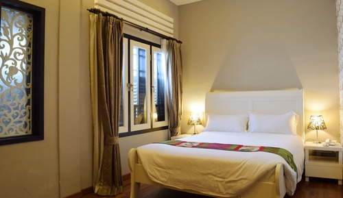 Habitación superior, 1 cama de matrimonio, no fumadores, bañera