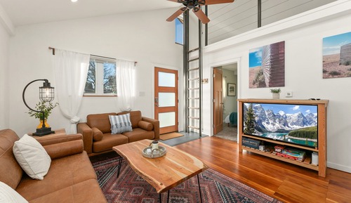 Casa, varias camas, patio, vistas al jardín (322 N. Meldrum)