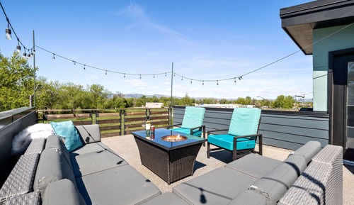 Casa, varias camas, patio, vistas al jardín (750 Jerome St. (Unit 1)*)