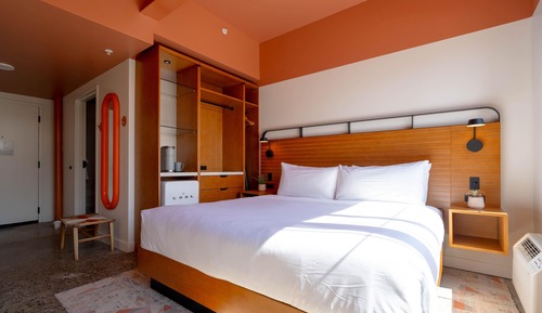 Habitación, 1 cama de matrimonio grande, vistas a la piscina