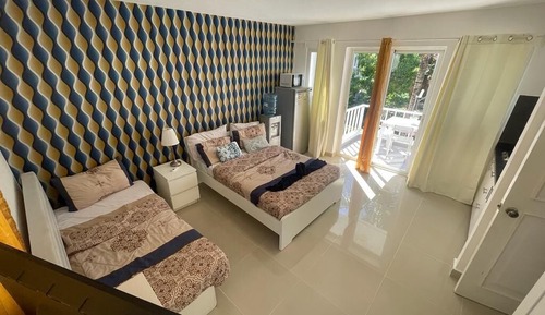 Apartamento Deluxe, varias camas, vistas a la piscina