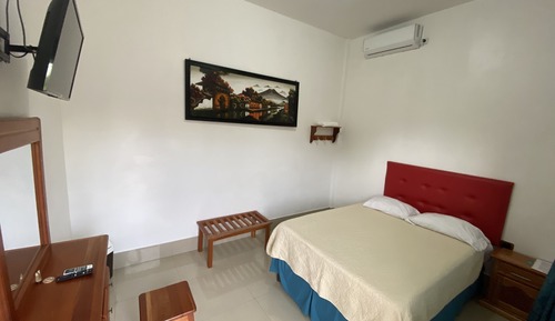 Habitación individual económica, 1 cama de matrimonio, baño compartido, vistas al patio