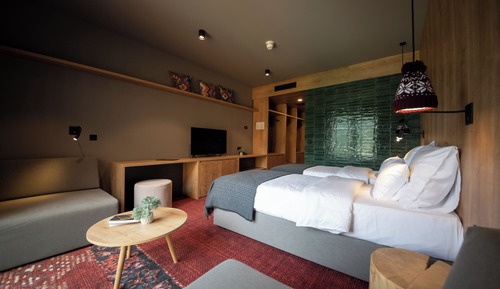 Superior Room, Street View