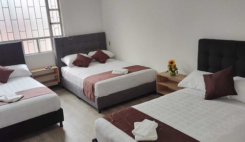 Habitación triple familiar, varias camas