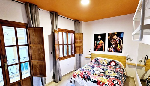 Habitación cuádruple básica, baño compartido