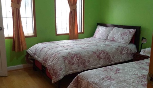 Habitación con 2 camas individuales, vistas a la ciudad
