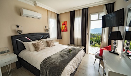 Front Facing Pool View