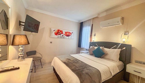 Ground Floor Front Facing Pool View