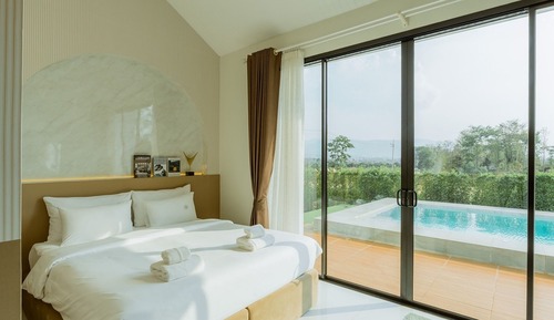 Villa familiar, 3 habitaciones, piscina privada, vistas a la montaña