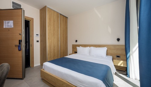 Estudio Confort, 1 cama de matrimonio, balcón, vistas al jardín