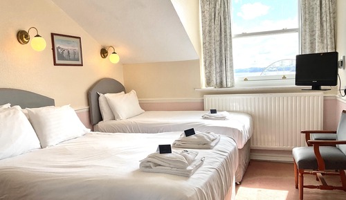 Habitación familiar, varias camas, vistas al mar