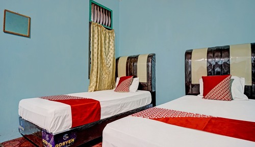 Habitación básica con 2 camas individuales