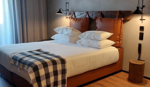 Superior Mezzanine Room