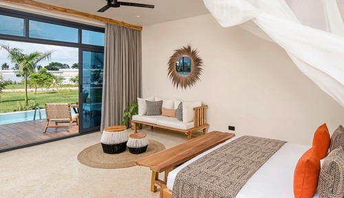 Junior Swim-Up Suite