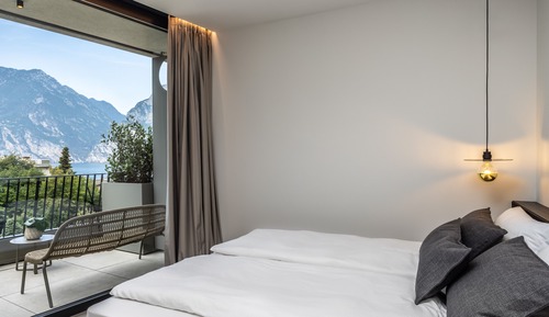 Habitación familiar, terraza, vistas parciales al lago