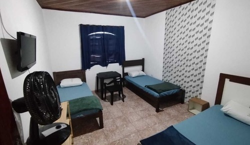 Habitación triple Confort, 1 habitación, Servicio de limpieza, vistas a la ciudad