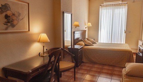 Habitación doble, 1 cama de matrimonio, baño privado, junto a la montaña