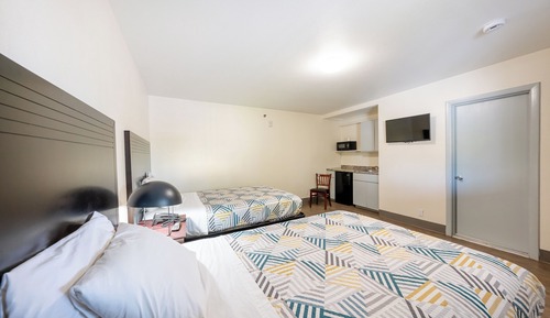  2 Double Beds Non-Smoking with Studio