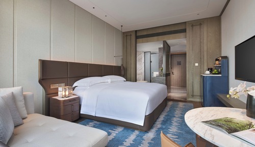 Habitación clásica, 1 cama de matrimonio grande, Acceso al salón del club, vistas al jardín