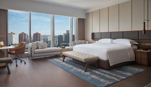 Habitación Premium, 1 cama de matrimonio grande, Acceso al salón del club, vistas a la ciudad