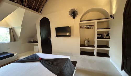 Comfort Suite Makuti Roof