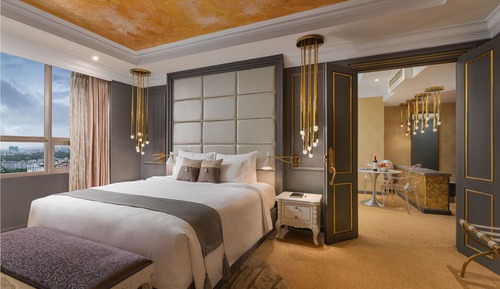 Golden Suite Room, 1 Bedroom, Bathtub, City View