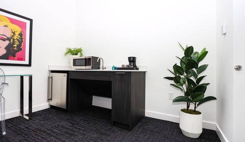 Estudio Deluxe (1st Floor - Unit #102)