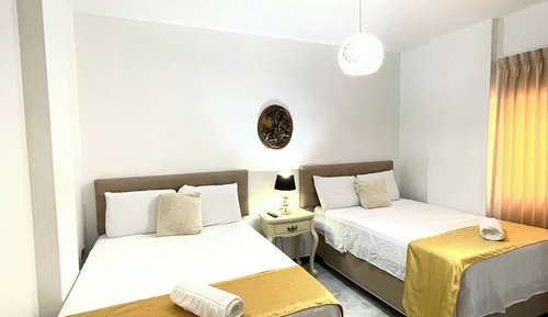 Habitación familiar, varias camas, baño privado