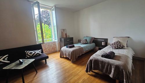 Habitación Confort doble, 1 cama de matrimonio con sofá cama, baño privado
