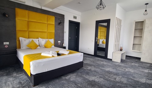 Deluxe Double Room, 1 Queen Bed, Non Smoking, River View