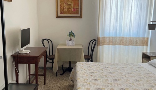 Economy Room
